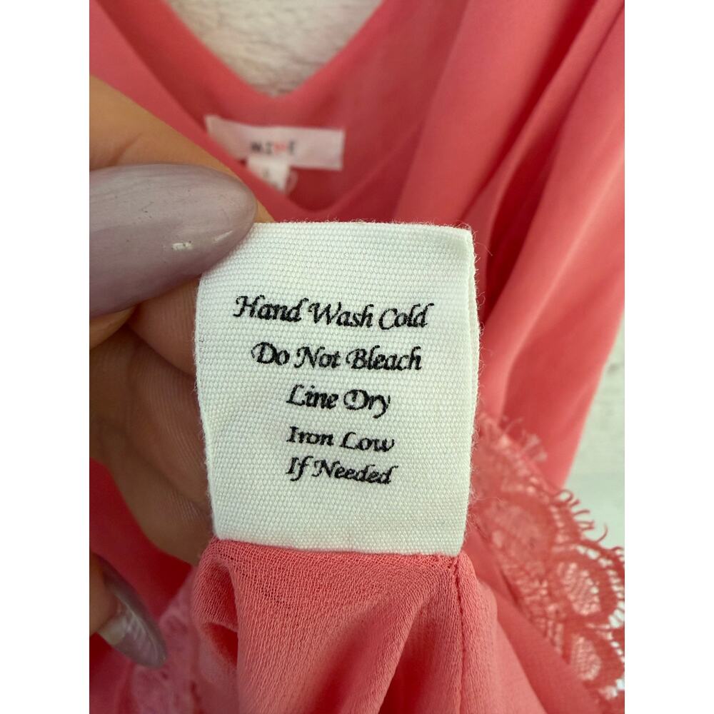 Mine Pink Sleeveless V-Neck Blouse Lace Detailed Hem Lightweight Top L - Picture 3 of 8